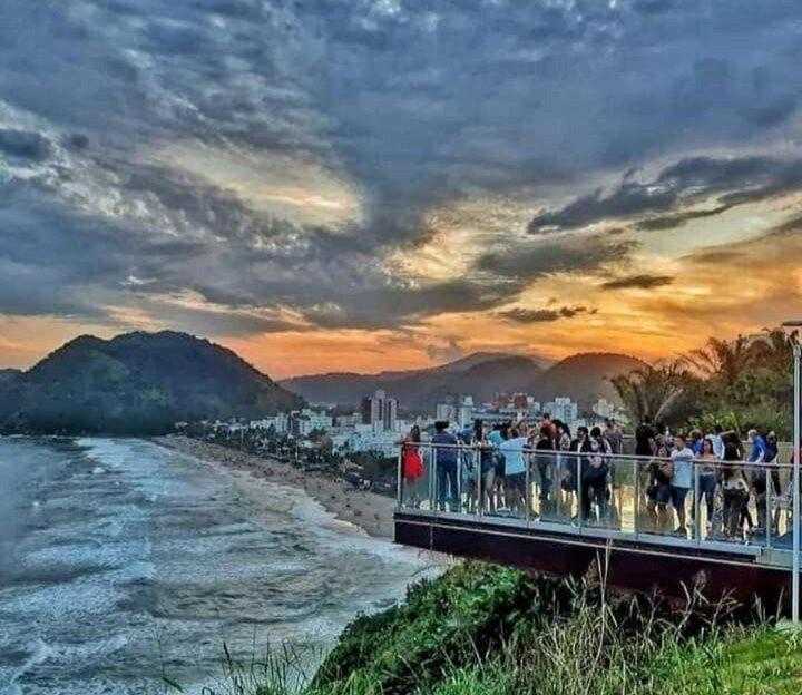 Apto A Menos De 5 Minutos Da Praia Das Asturias! Guarujá Exterior foto
